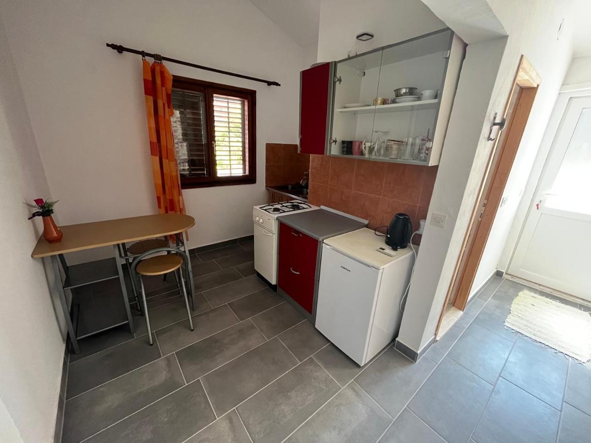 Apartments Peronja Jelsa Seafront Exterior foto